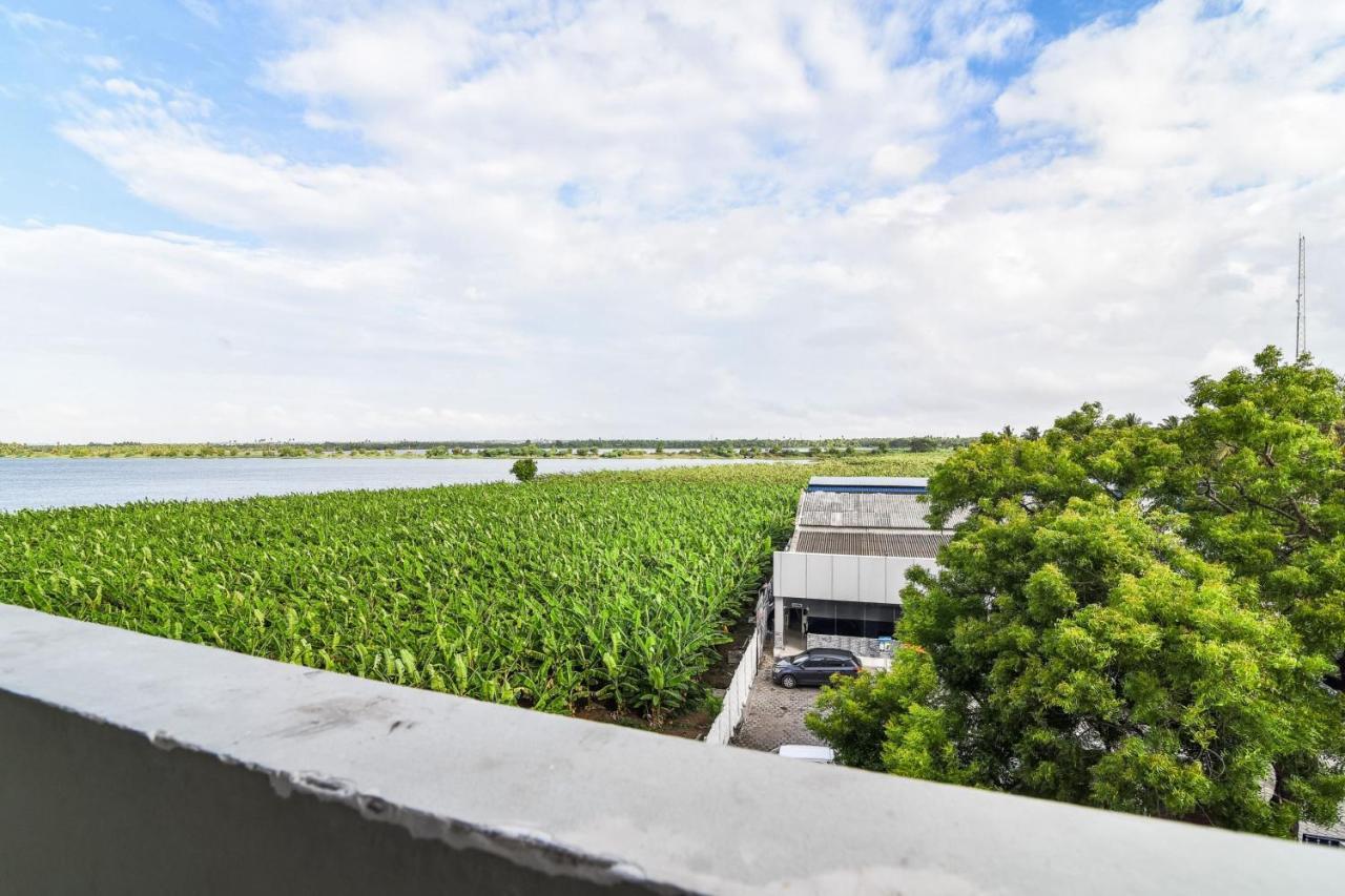 Oyo Flagship Lotus Lakeview Apartments Singānallūr Exterior foto