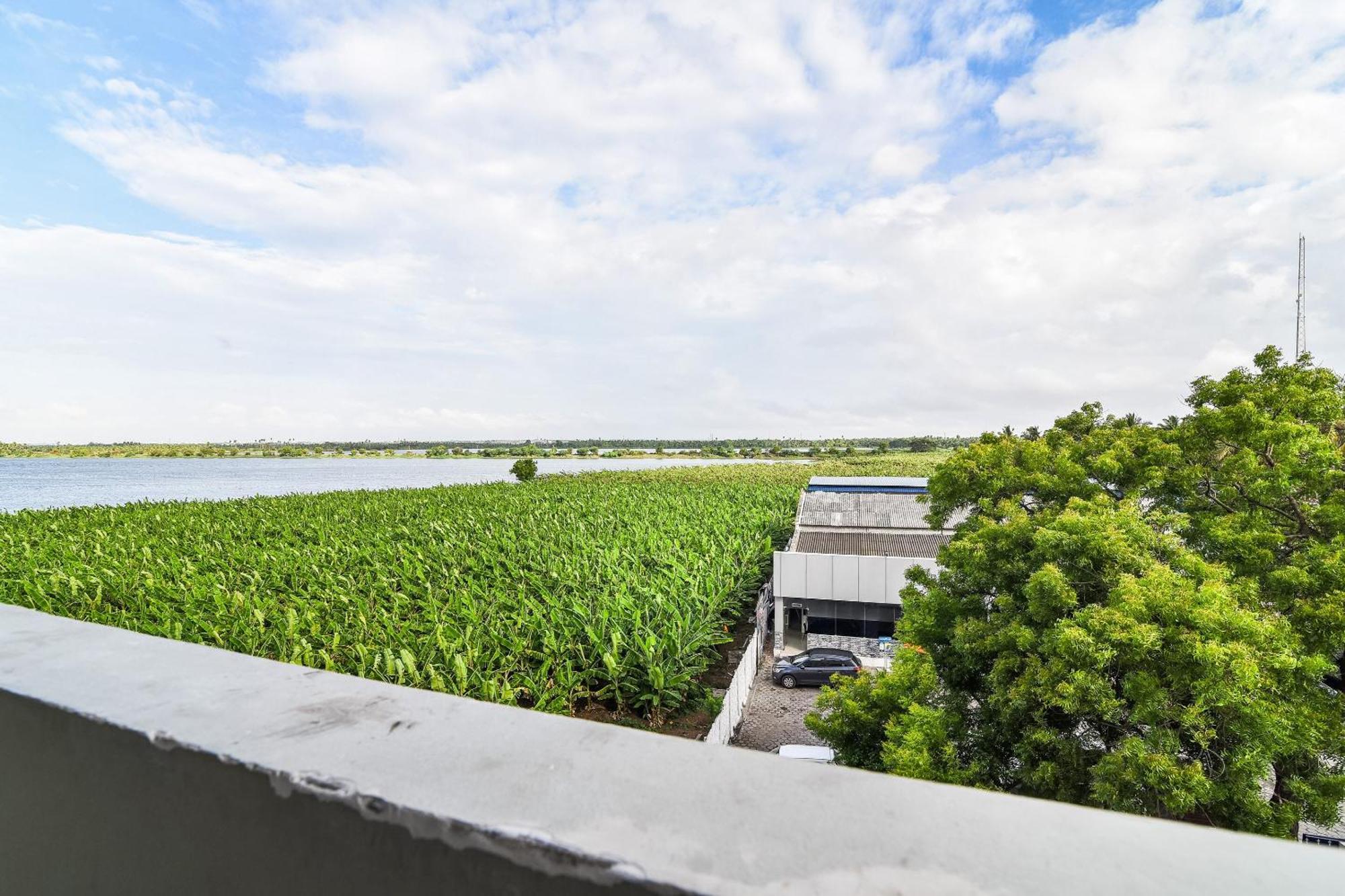 Oyo Flagship Lotus Lakeview Apartments Singānallūr Exterior foto
